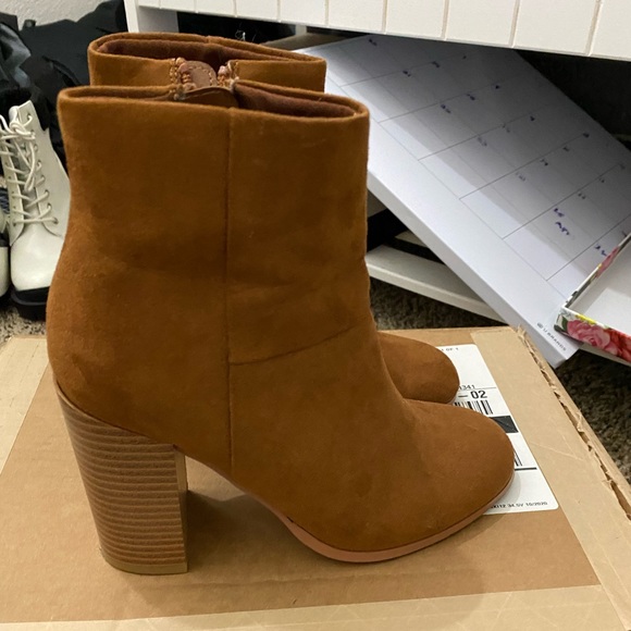 Tan heeled ankle boots - Picture 4 of 7